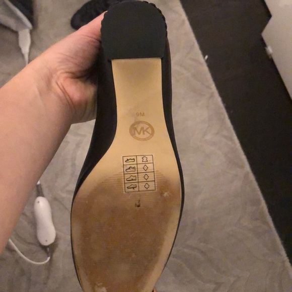 Michael kors black heels with chain on heel. - Picture 6 of 6